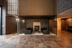 ＴＨＥ　ＴＯＷＥＲ　ＫＯＩＳＨＩＫＡＷＡ