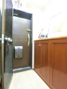 下足入れ付きの玄関です。