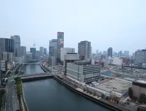 南東バルコニーから東側方面の眺望です。堂島川を望めます。