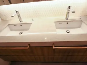 ディーグラフォート大阪Ｎ．Ｙ．タワーＨＩＧＯＢＡＳＨＩ