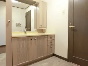 ロワ・ヴェール岡本