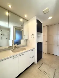 ファミリア－レ八熊通