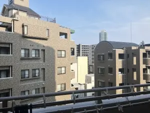 青空を仰げる心地よい南側の眺望。（永続的に保証されるものではありません）