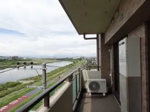 センチュリー・リバーサイド