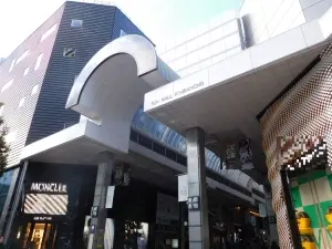 サンモール一番町商店街へ徒歩3分(240m)