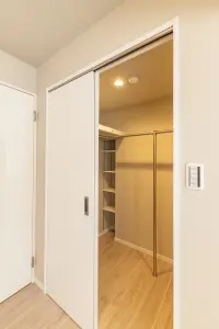 広々としたウォークインクロゼット