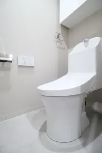 吊戸棚のあるトイレ