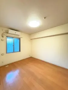 北東側洋室