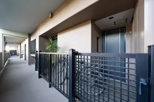 戸建て感覚を醸し出し、プライバシー性に配慮された門扉付玄関ポーチ。