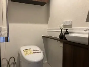 温水洗浄便座付きトイレになります。