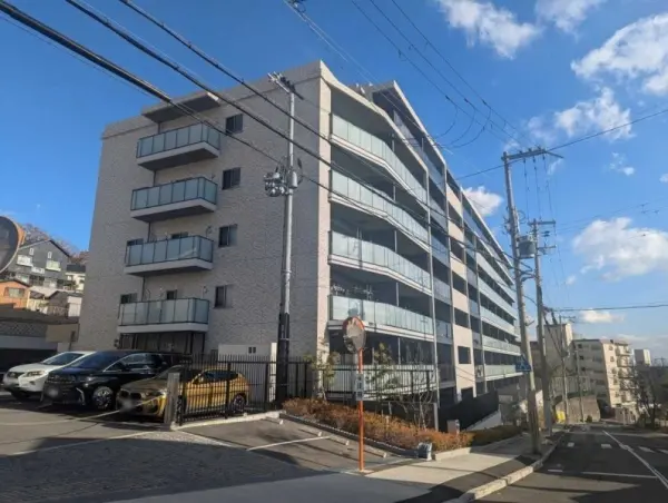 グランドパレス御影山手／屋根有り・平面分譲車庫権付き