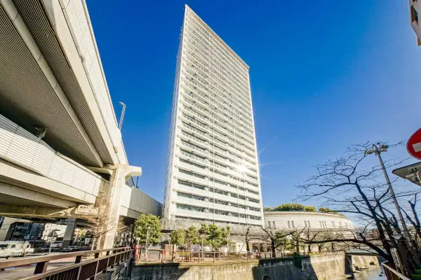 プリズムタワー