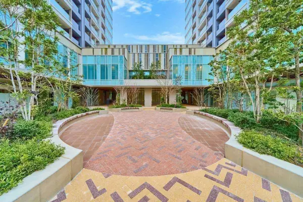 白金ザ・スカイ WEST