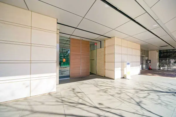 プリズムタワー