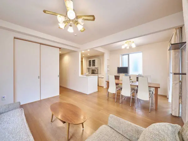 プラウドシーズン国立　光の街