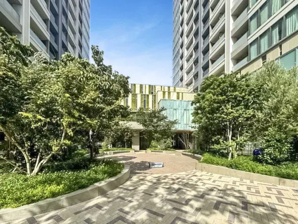 白金ザ・スカイ WEST