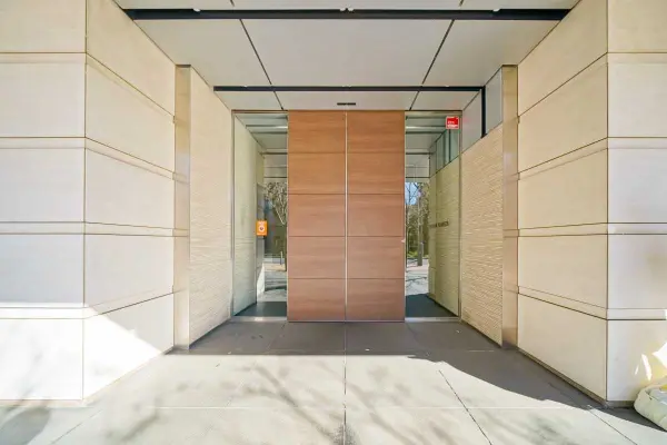 プリズムタワー