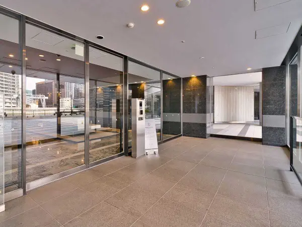 DEUX　TOURS　CANALSPA　EAST　ドゥトゥール