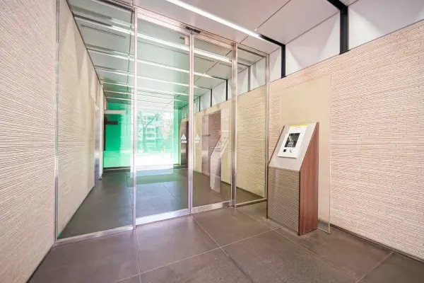 プリズムタワー