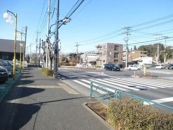 前面道路（撮影年月：2025年02月）