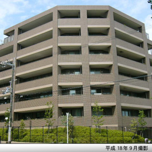 陽光、緑風、眺望、閑静…ここは、丘の手のふくよかなる舞台。