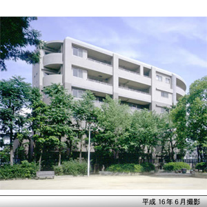 駅徒歩3分、公園向き！