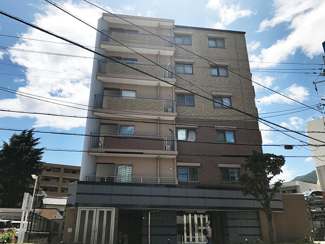 阪急「宝塚南口」駅徒歩2分　梅田へ24分　三宮へ26分。毎日の通勤通学も快適です。