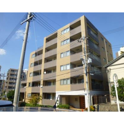 駅前の満ち足りた暮らしを体現した、二つの邸。