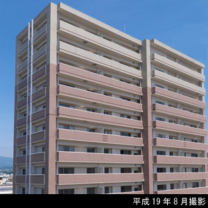 大町四つ角に聳え立つシティ感覚溢れる意匠
