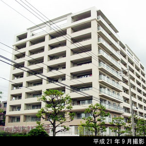 駅前から伸びるシンボルストリート沿いの利便性